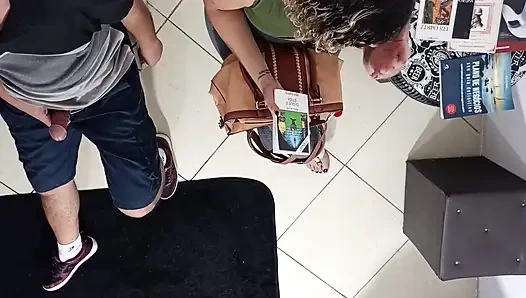 Bekleme odasında bir yabancıyla beklenmedik seks.