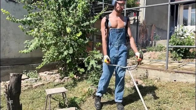 Bahçıvan beni uyandırdı ve kendimi bahçede salıncakta ona verdim