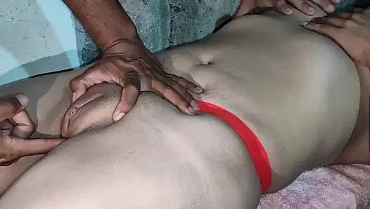 Bakire bir vajina ilk kez bir yarak alıyor ve bir porno videosuna kaydedildi. India Tamil x videosu