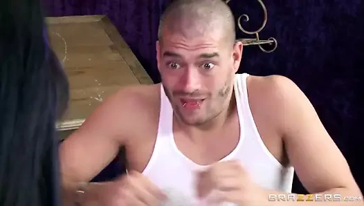 Brazzers - luna star - bebeğin göğüsleri var