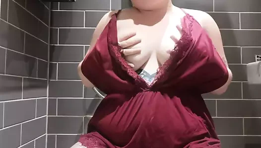 Fstytheclown duştan önce seksi iç çamaşırından soyunuyor