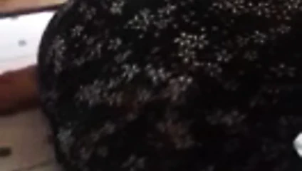 Tanzanyalı kız mariyam benim için mapouka'yı dans ediyor