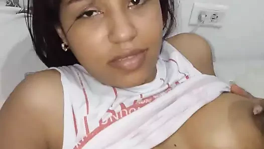 Ben büyük memeli esmer bir genç esmer ve benim büyük horoz ile lezzetli bir kedi beceririm. o new york'tan, amerika birleşik devletleri