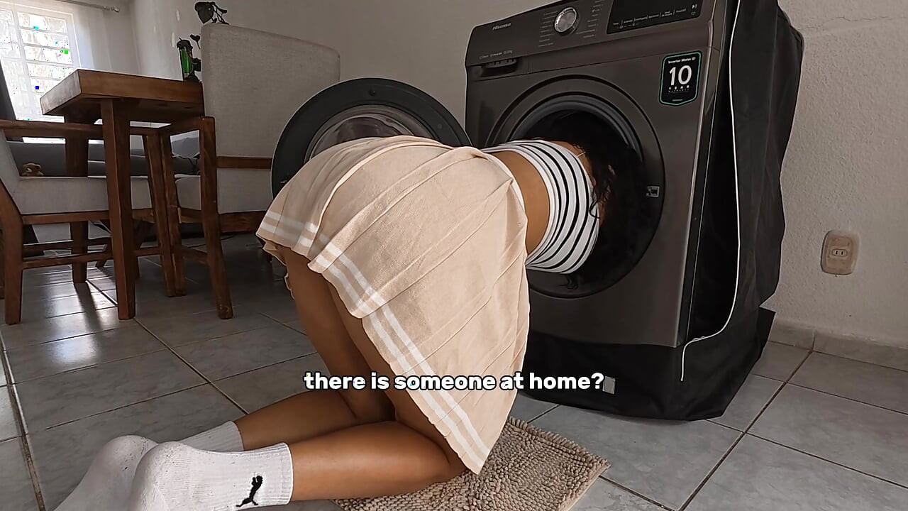 The best gift for him: stepsister Elia Ocasio stuck in the washing machine
