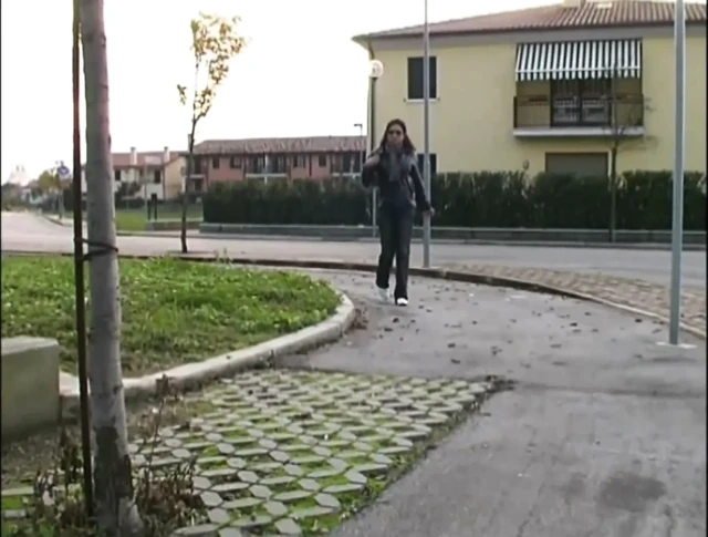 Güzel nostaljik trans göt yaşlı amatör bir domuz tarafından sikiliyor ve yarağa boşalıyor
