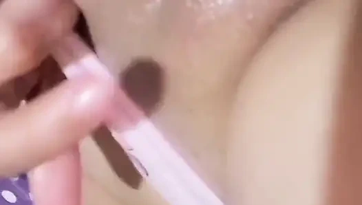 Götlü kız boşalana kadar mastürbasyon yapıyor