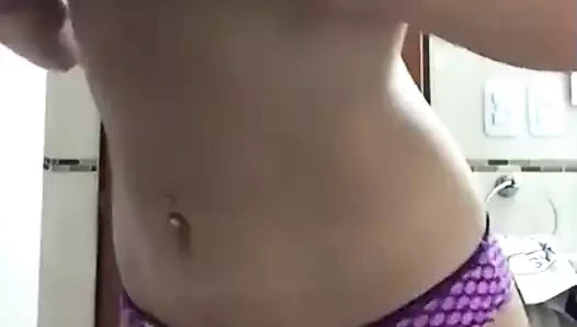 banyoda bilinmeyen amatör kız