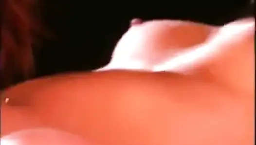 Tropikal ada bu anal üçlü sekste yaramazları ortaya çıkarıyor