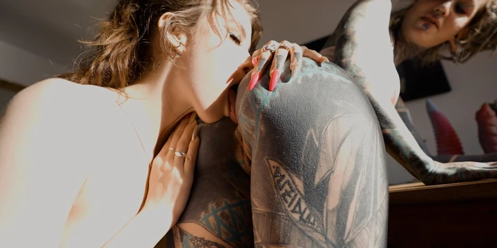 Экстремальный анальный лесбийский фестиваль сквирта горячих татуированные порнозвезды