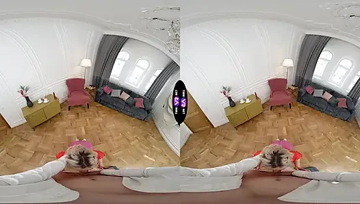 Molly Cute yapay penisi gerçek yarakla karşılaştırıyor ve sonra döl istiyor - teenmegaworld