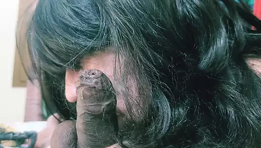 Romantizme dokunan sürtük orta yaşlı seksi kadın.