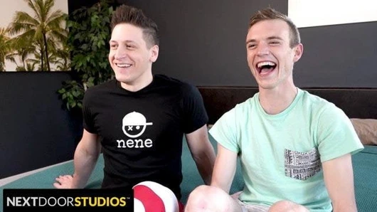 Dalton Riley'nin büyük siki Scott Finn'in sulu kıçını mahvediyor - ne