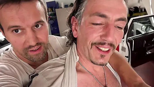 Teksas Patti Çifte Penetrasyon Garajda Ve Banyoda Grup Seks