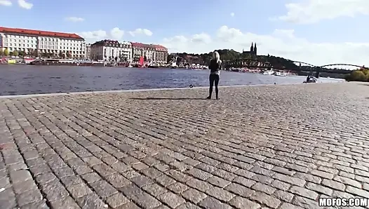 Halka açık pikaplar - sevimli amatör sarışın Tonya yarak seviyor