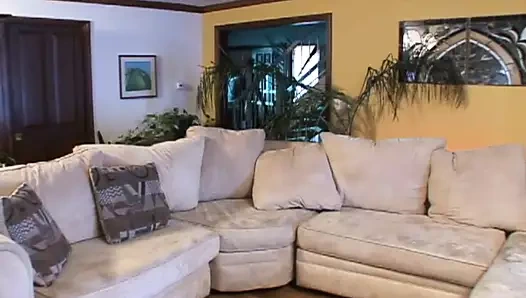 Darryl hanah ateşli bir üçlü grup sekste iki sert yarağın tadını çıkarıyor