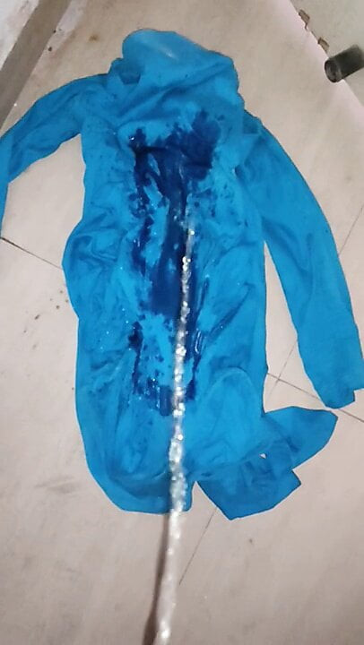 Soyunma odasında hemşire kıyafeti şalvarına işiyor (44)