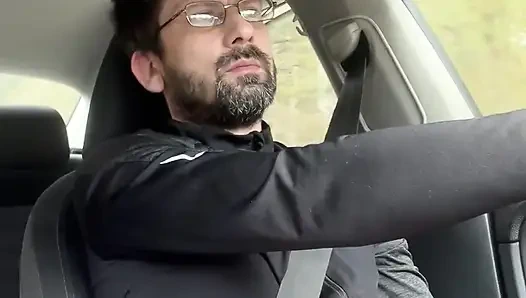 Bekleyemedi - orta yaşlı seksi kadın araba sürerken sakso ve elle muamele - halka açık arabada seks kingyordanov