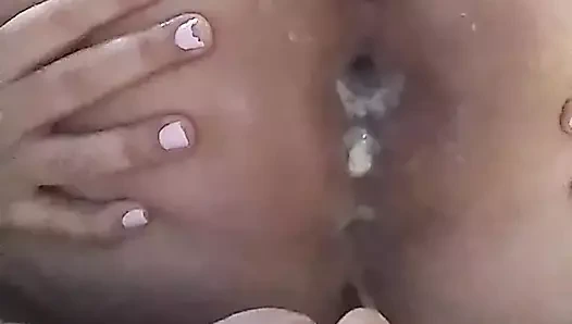 Kremsi anal mastürbasyon.