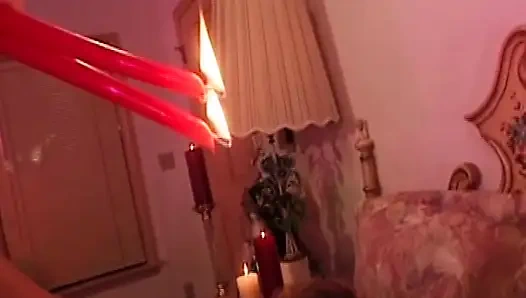 Baştan çıkarıcı sarışın orta yaşlı seksi kadın ateşli ağda fetişi içinde şımartılıyor