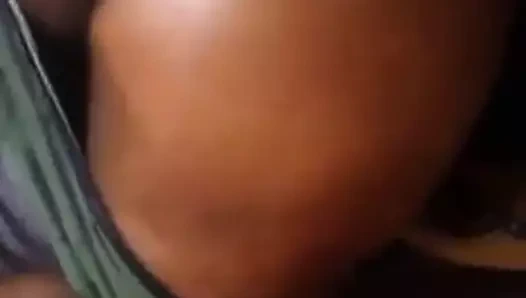 Büyük siyah göt sallanıyor