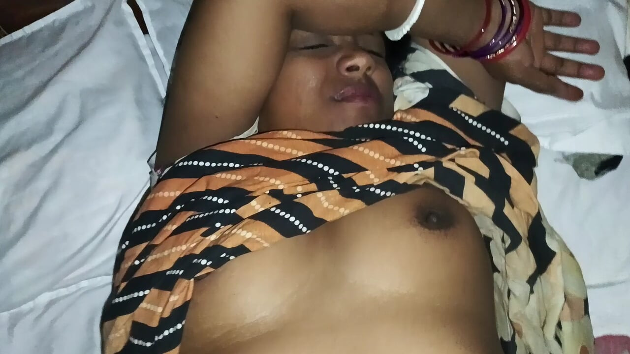 Hintli desi teyze rasleen gece yarısı sıkı amının içinde ateşli seks yapıyor ve dölleniyor