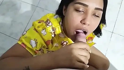 Üvey kız kardeşim yarak istiyor