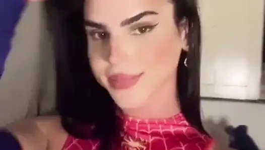 Örümcek kadın büyük yarağıyla azdırıyor