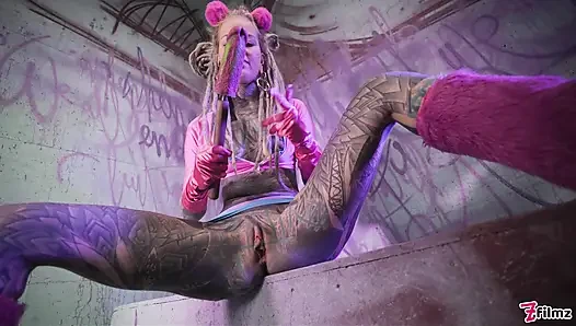 Solo çifte penetrasyon - dövmeli gotik serseri anal mastürbasyon ve atm
