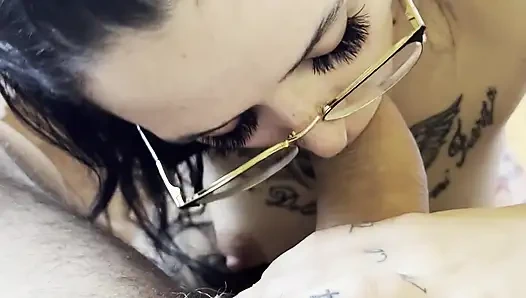 Holy Machiavelli ile iyi bir sakso çekiyor, götüne boşalma ile seks