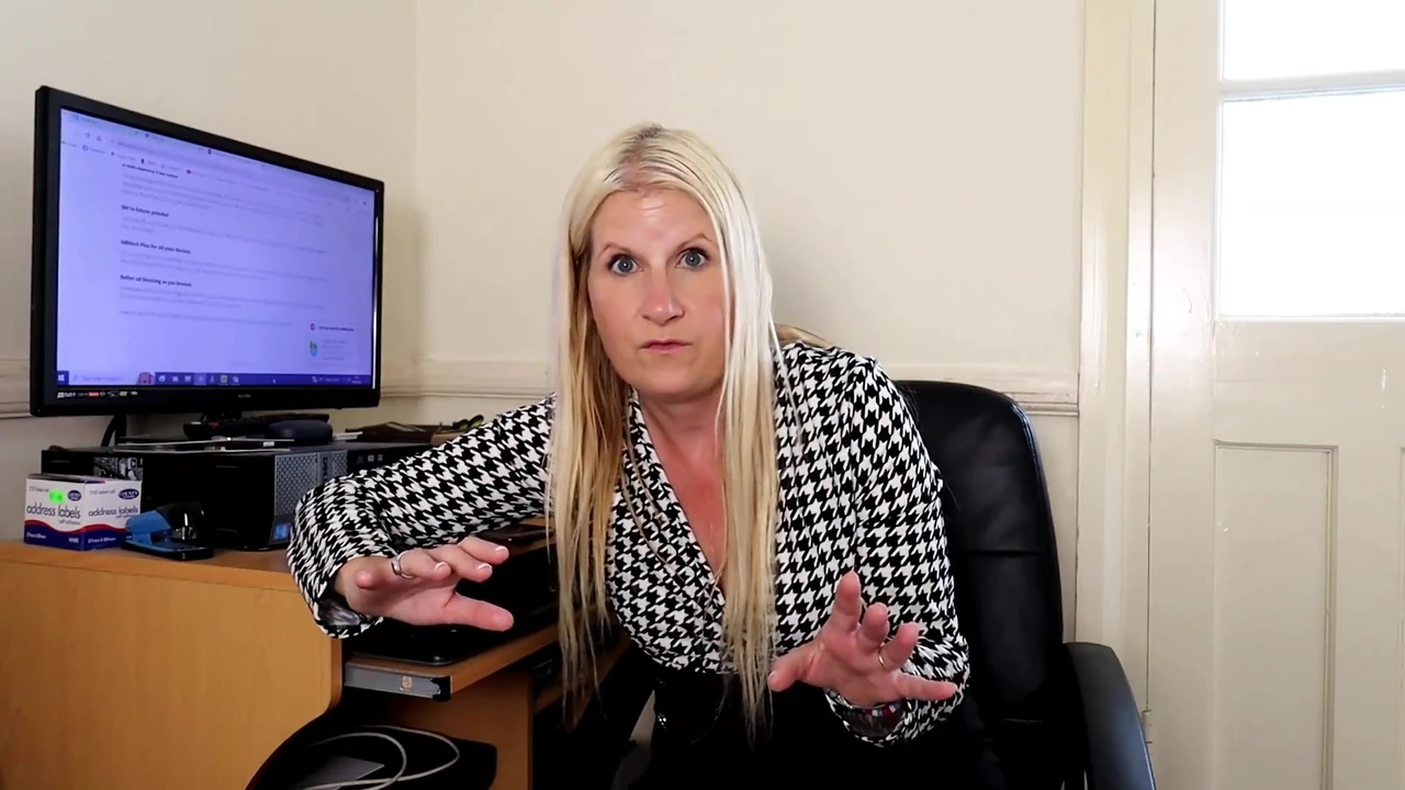 सहकर्मी आपकी गांड की कामुकता में मदद करता है