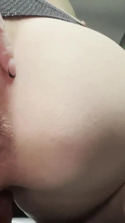 Genç üvey anne arabada mastürbasyon yapıyor | Klip 1