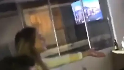 sarışın kaltak içinde bir üçlü