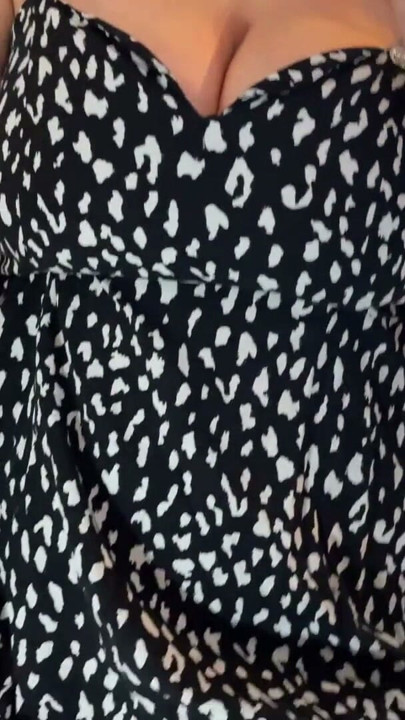 Harika güzel büyük memeler büyük göt şaşırtıcı milf sıcak eş cheats üzerinde koca için dev bir cumshot itibaren bir yabancı | Klip 2