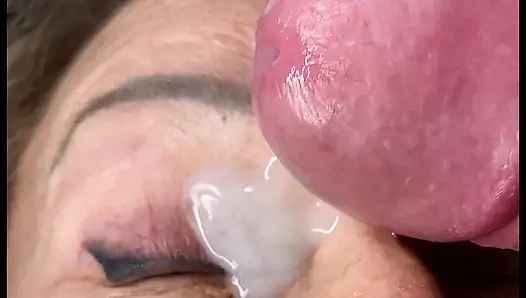 Orta yaşlı seksi kadın son derece yakın çekim göz orgazmı