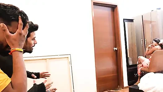İki freind evde yokken başka bir freind'in üvey kız kardeşini sikiyor, sert üçlü seks