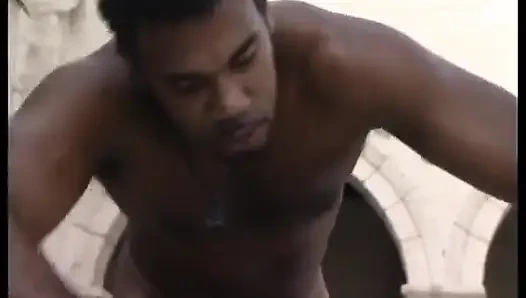 İtalyan porno yıldızı White Venus gerçek büyük siyah yarağın tadına bakıyor