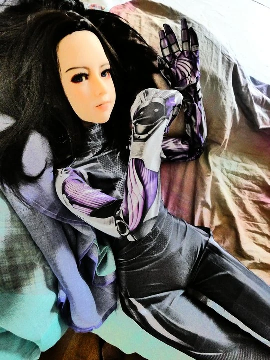 Aly cyborg sexdoll utançla fışkırtana kadar parmaklı alır