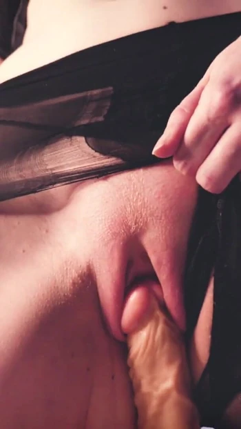 Сногсшибательный момент от "горячая немецкая богиня в колготках трахает себя, жесткий грязный разговор и сумасшедший оргазм милфы"