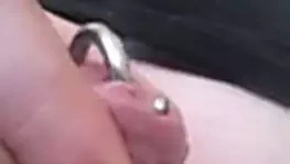 HH Schwanz und Sack Piercing.