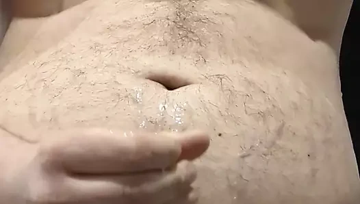 Tek başına eğleniyor