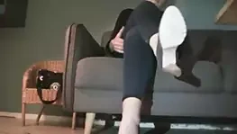 Bleu jeans içinde ayakkabı oyunu