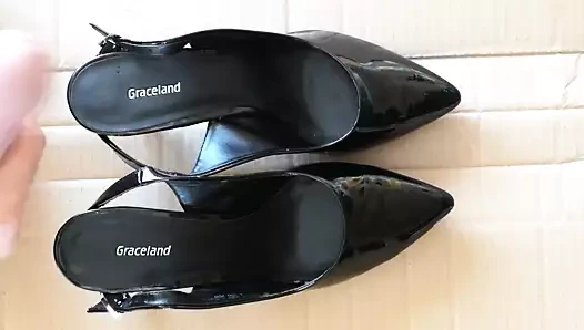 Arkadaşımın yüksek topuklu ayakkabıları ve cum içeride