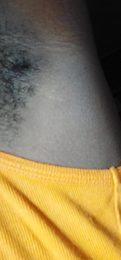 Волосатые подмышки молодой девушки - не могли бы вы понюхать и кончить?