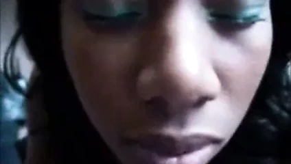 amatör siyah kız alır büyük yapışkan yüz!