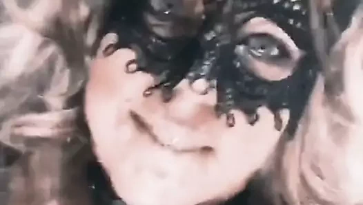 karısı çeker tasma dışarı arasında onu KEDİ