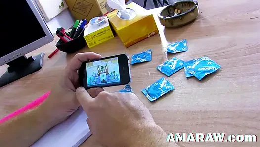 Esmer sürtük Sabrina Deep gırtlağına kadar almayı ve amcık sikişmeyi seviyor