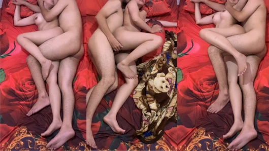 Benimle kalırken üvey kız kardeşimi yatak odasında sikiyorum