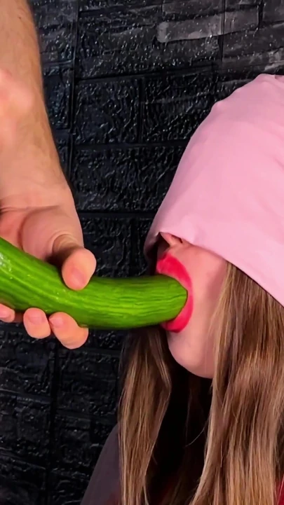 Tat oyunu - üvey kız kardeşim tat oyununda kandırılıyor - gözleri bağlı sürpriz | Klip 3