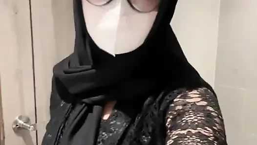 Seksi Beyaz Kebaya Hijablı Kız Tuvalette Oynuyor, Ta Ki Sıçrayana Kadar