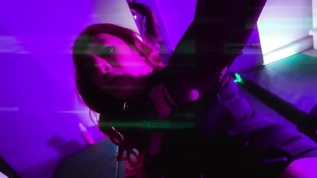 Cybergoth makine tarafından sikildi